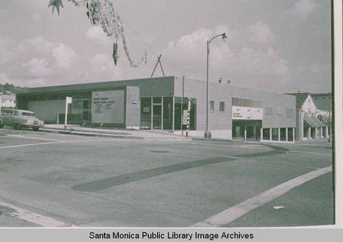 Looking east at a medical building on Via de La Paz at Antioch Street, Pacific Palisades, Calif