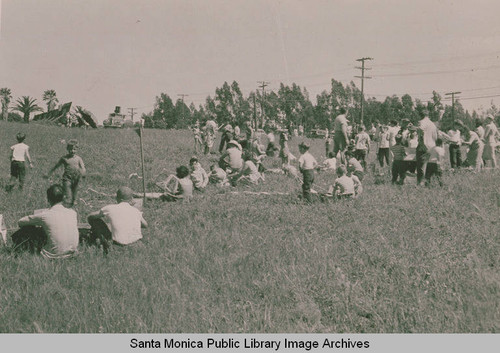 Kite flying contest, Pacific Palisades, Calif