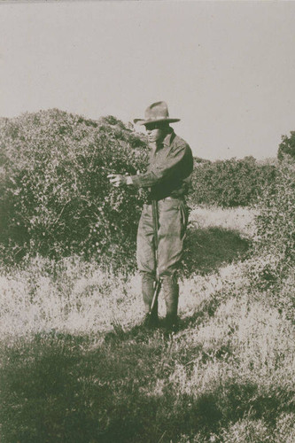 Jack Sauer with a gun, Pacific Palisades, Calif