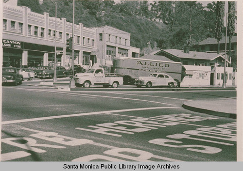 Intersection at Chautauqua Blvd., Channel Road and Pacific Coast Highway