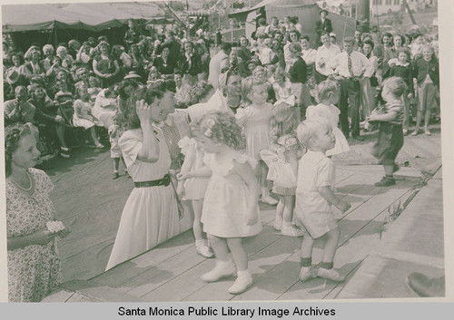 Pacific Palisades "Beautiful Baby" contest judged by swimmer and movie star, Esther Williams