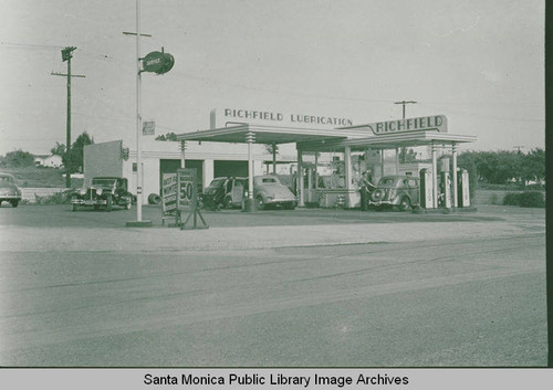 Richfield gas station in Pacific Palisades, Calif