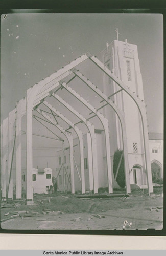 Building of the sanctuary for the Palisades Methodist Church showing laminated arches