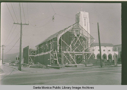 Building of the sanctuary for the Palisades Methodist Church showing laminated arches