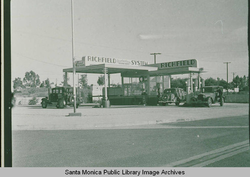 Richfield gas station in Pacific Palisades, Calif