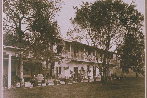 Will Rogers house at his Rustic Canyon ranch appearing in an article for "Pictorial California Magazine."