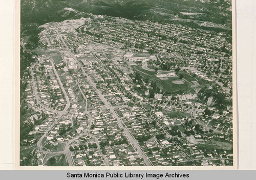 Aerial view of the Pacific Palisades looking north along Via de la Paz