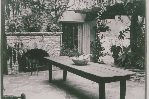 Courtyard of the main house at Will Rogers State Park, Rustic Canyon, Calif