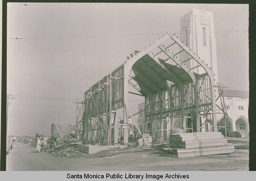 Building of the sanctuary for the Palisades Methodist Church showing laminated arches