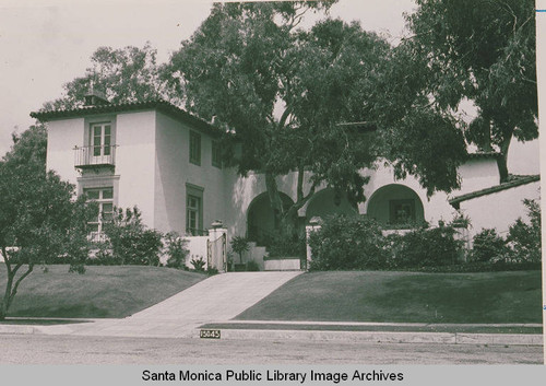 Loomis House at 15045 Toyopa Drive in the Huntington Palisades