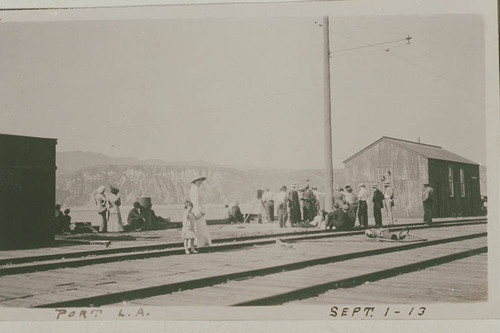 Travelers waiting at the end of Long Wharf in Santa Monica on September 1, 1913