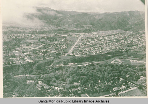 Aerial view of Pacific Palisades with Rustic Canyon in the foreground