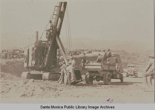 Steam shovel at Chautauqua Blvd., opening day of Beverly (later Sunset) Blvd. in Huntington Palisades, Calif., August 18, 1925