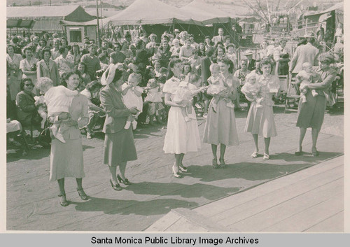 Pacific Palisades "Beautiful Baby" contest judged by swimmer and movie star, Esther Williams