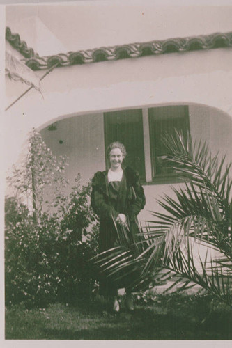 Portrait of Winifred Andrews in front of 922 Fiske Street in Pacific Palisades