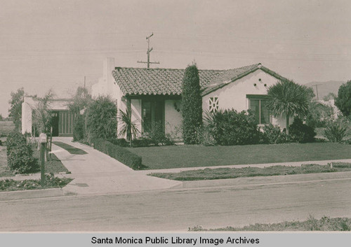 Clearwater House at 925 Iliff Street, Pacific Palisades, Calif