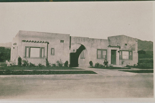 Bungalow court on Radcliffe Avenue in Pacific Palisades