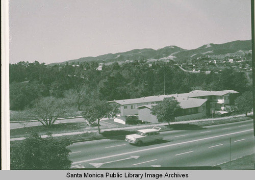 A car travelling east on Sunset Blvd. past Temescal Canyon