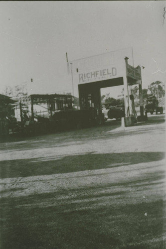 Richfield service station in Santa Monica Canyon