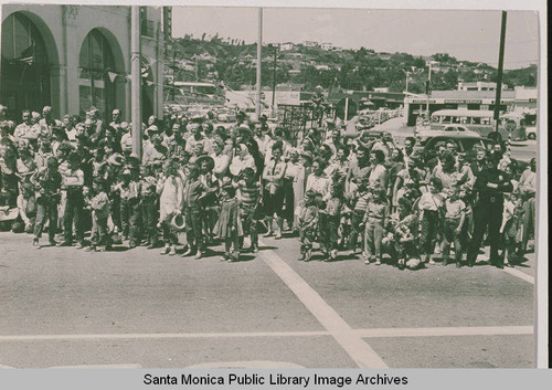 Crowds at the Fiesta Day Parade in Pacific Palisades, Calif