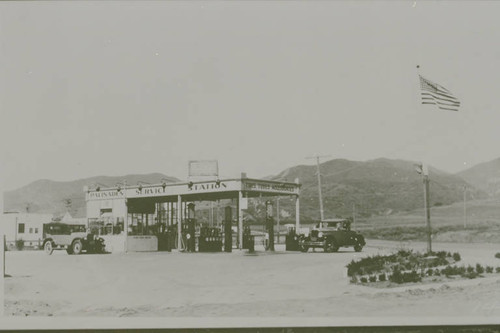 Jack Sauer's Service Station in Pacific Palisades