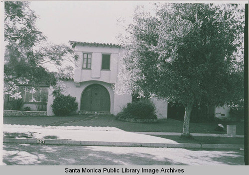 A house in Huntington Palisades, Calif