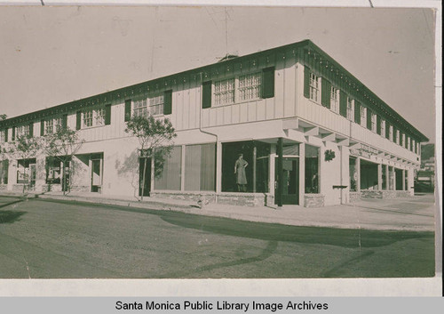 S & J Wilson Building on the northwest corner of intersection of Via de La Paz and Antioch in Pacific Palisades, Calif