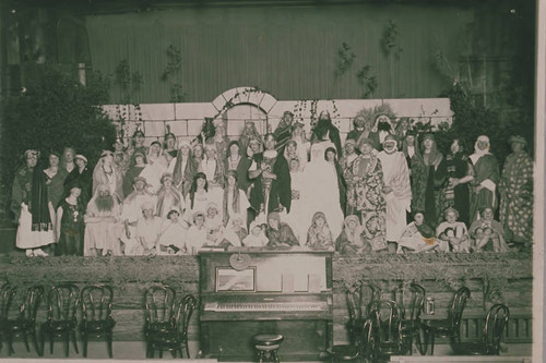 Cast of "The Dawning," the 1925 selection for the annual religious performance, performed every Easter at the Tabernacle in the Pacific Palisades