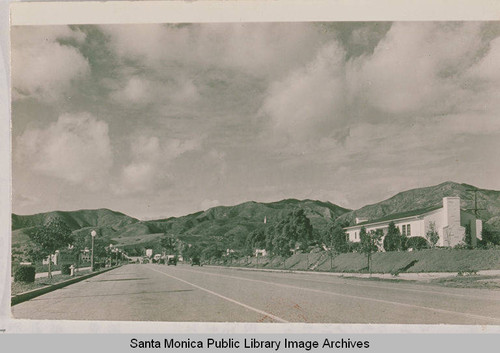 Early development in Pacific Palisades looking west up Sunset Blvd