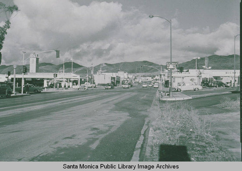 Looking up Sunset Blvd. in Pacific Palisades toward the Santa Monica Mountains