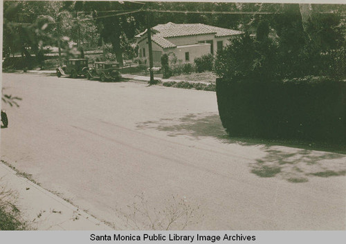 A house on Bienveneda Avenue at Los Lomas Avenue in Pacific Palisades, Calif