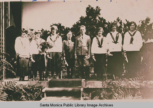 Students with diplomas, Pacific Palisades Elementary School at Via de la Paz