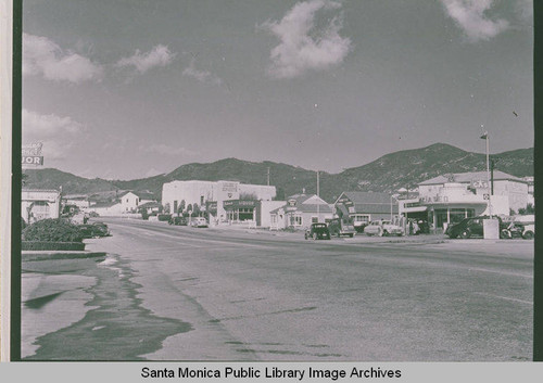 Looking west from Sunset toward Pacific Palisades Business District and the Santa Monica Mountains