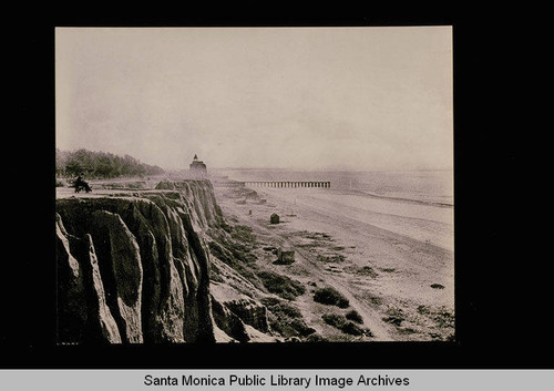 Palisades and beach looking south to the Arcadia Hotel, Santa Monica, Calif