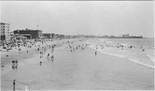 Beach clubs and hotels looking south to the Venice Pier, Los Angeles, Calif