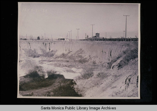 View of pit in rear of Santa Monica Tiles property on February 27, 1939