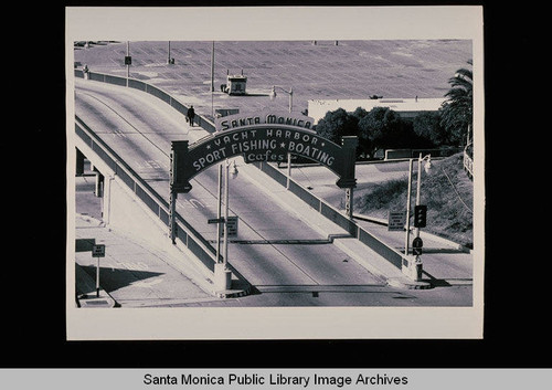 Entrance to the Municipal Pier at Ocean Avenue and Colorado, Santa Monica, Calif