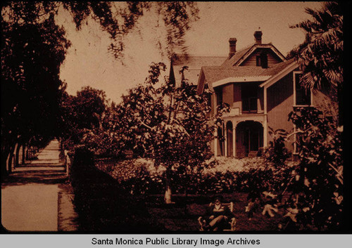 Houses on Fourth Street and Santa Monica Blvd., Santa Monica, Calif