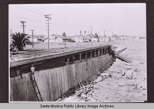 Construction in the arroyo south of Colorado Avenue, Santa Monica, Calif