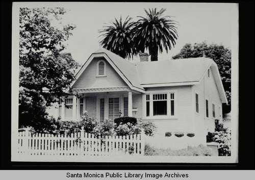 Colonial Revival bungalow, 511 Marine Street, Santa Monica, Calif