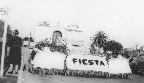 Rear view of the Santa Monica float "Fiesta," the 1947 Rose Bowl Parade entry