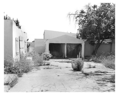 Residence and garage at 1943 1/2 High Place facing northeast, Santa Monica, Calif., July 2009