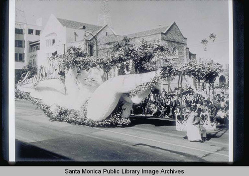 Santa Monica City Float Pasadena Tournament of Roses entry for 1977 (First Prize, Class A-6)