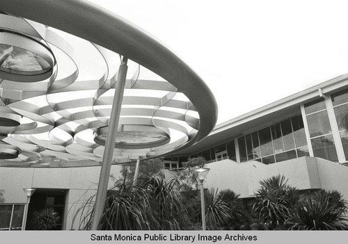 Carl Cheng sculpture "Underwater Canopy" in the new Main Library courtyard (Santa Monica Public Library, 601 Santa Monica Blvd. built by Morley Construction. Architects, Moore Ruble Yudell.) September 26, 2005