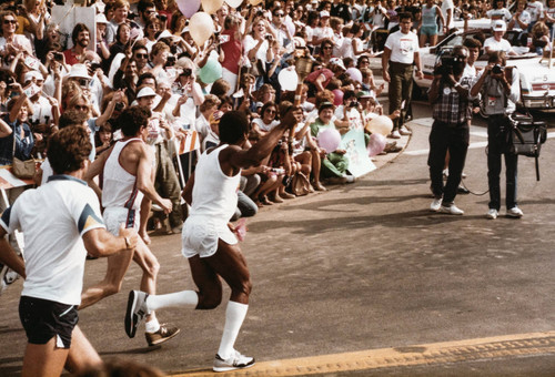 Crowds cheering as O.J. Simpson reaches the top of the California Incline on July 21, 1984, Santa Monica, Calif