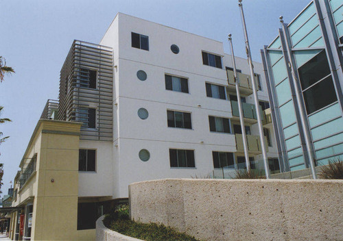 View of building remodel behind Streamline Moderne faade, 507-517 Wilshire Blvd., Santa Monica, Calif., August 9, 2009