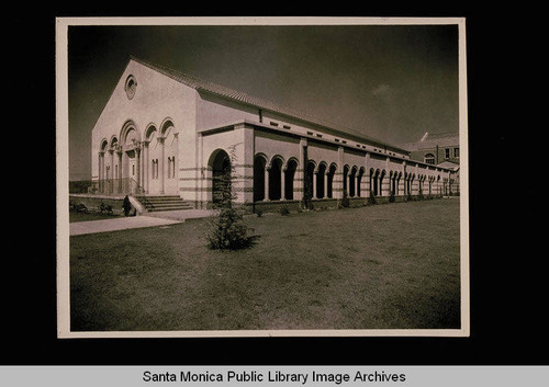 The auditorium of Lincoln Junior High School at 1425 California Avenue, Santa Monica, Calif