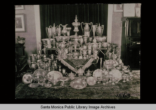 Trophies won by May Sutton Bundy