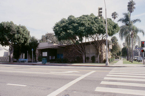 Exterior of the Montana Avenue Branch Library at 1704 Montana Avenue in Santa Monica before the 2001-02 remodel designed by Architects Killefer Flammang