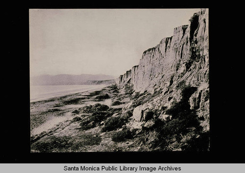 Palisades looking north from the 99 steps on Santa Monica beach